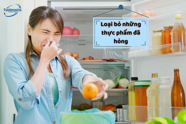 Lấy Hết Các Thực Phẩm Bảo Quản Ra Ngoài